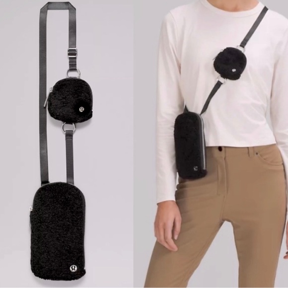 Sale!▪️Lululemon Fleece Crossbody in Black - Picture 2 of 7